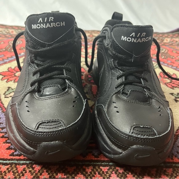 2018 Nike Air Monarch Shoes | Black | Men’s Size 7 EUC - Picture 3 of 10